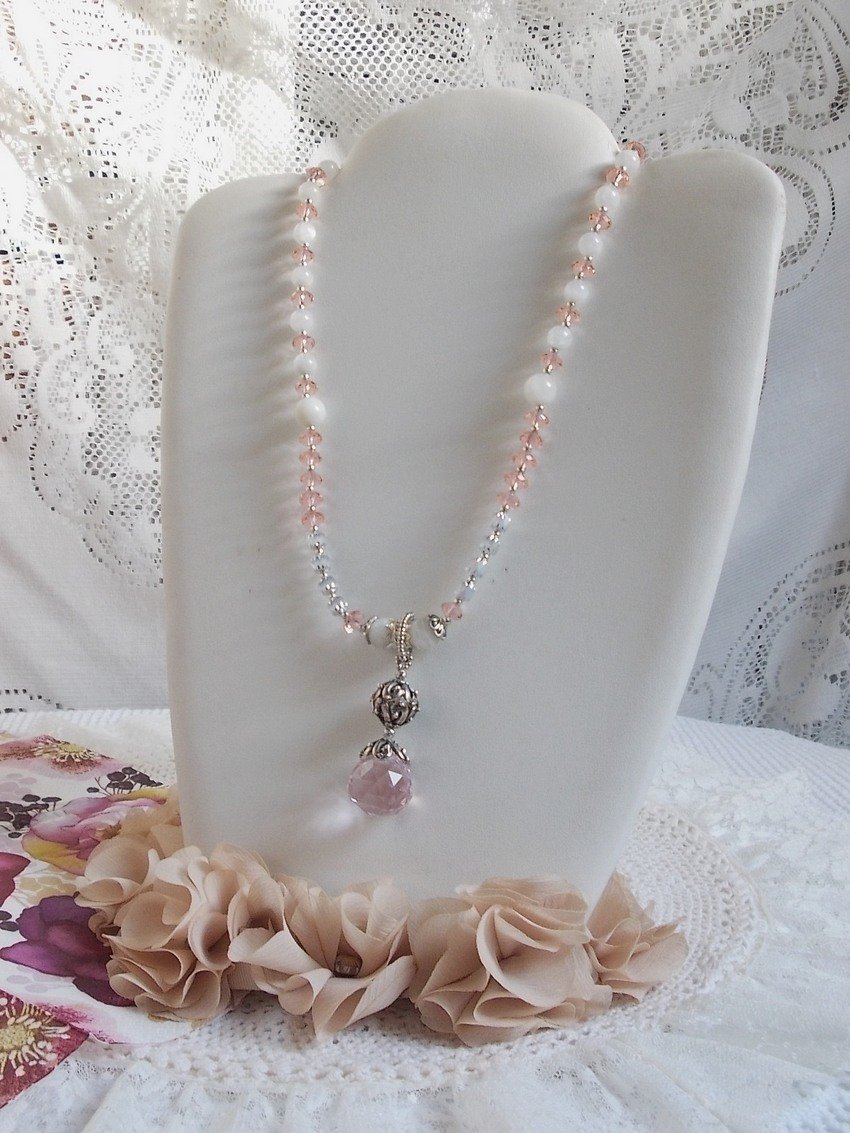 Colar pendente Rosa Irisée bordado com cristais Swarovski, prata 925 e pedras lunares