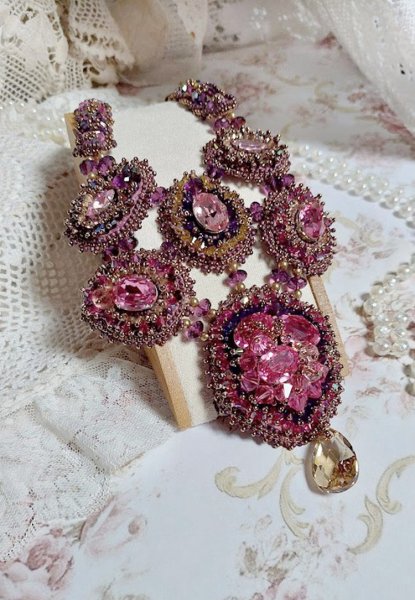 Majestic Crystal Haute-Couture Necklace com cabochons, bicones Swarovski Crystal, contas de vidro e contas de sementes de alta qualidade