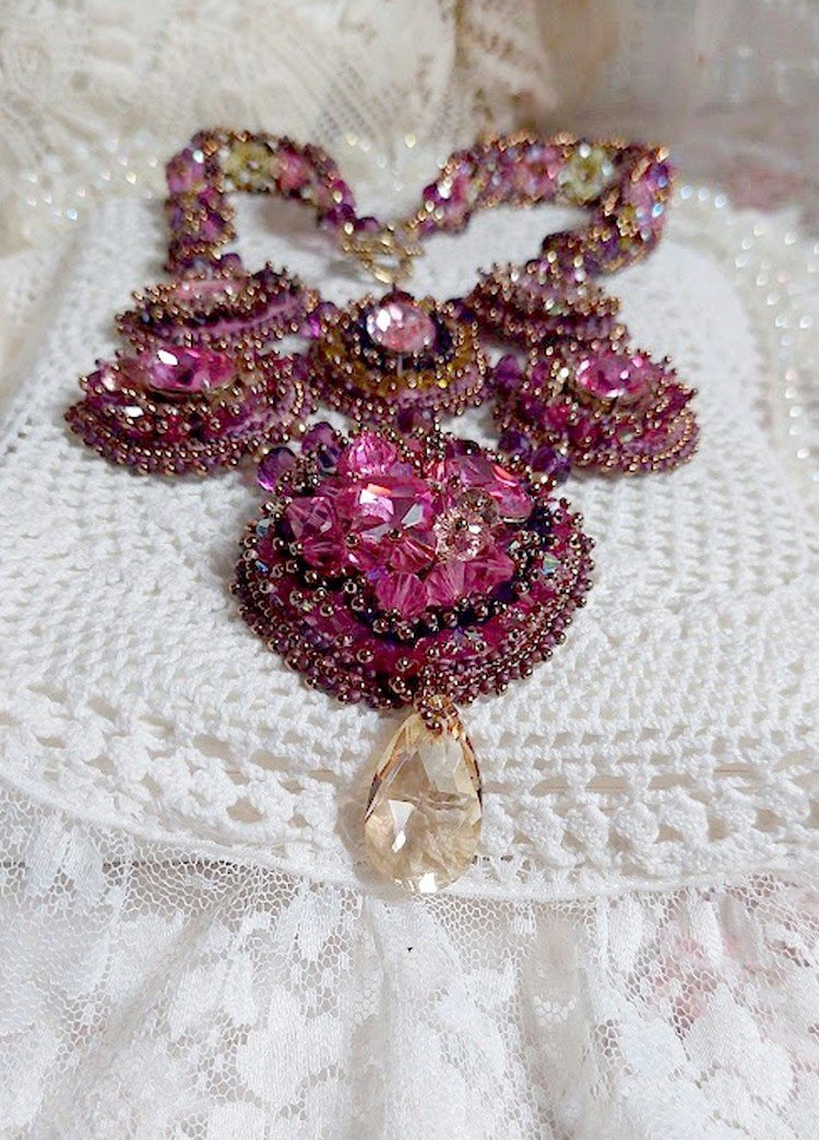 Majestic Crystal Haute-Couture Necklace com cabochons, bicones Swarovski Crystal, contas de vidro e contas de sementes de alta qualidade