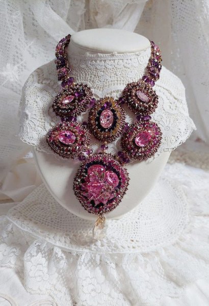 Majestic Crystal Haute-Couture Necklace com cabochons, bicones Swarovski Crystal, contas de vidro e contas de sementes de alta qualidade