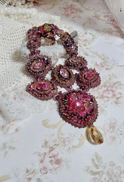 Majestic Crystal Haute-Couture Necklace com cabochons, bicones Swarovski Crystal, contas de vidro e contas de sementes de alta qualidade