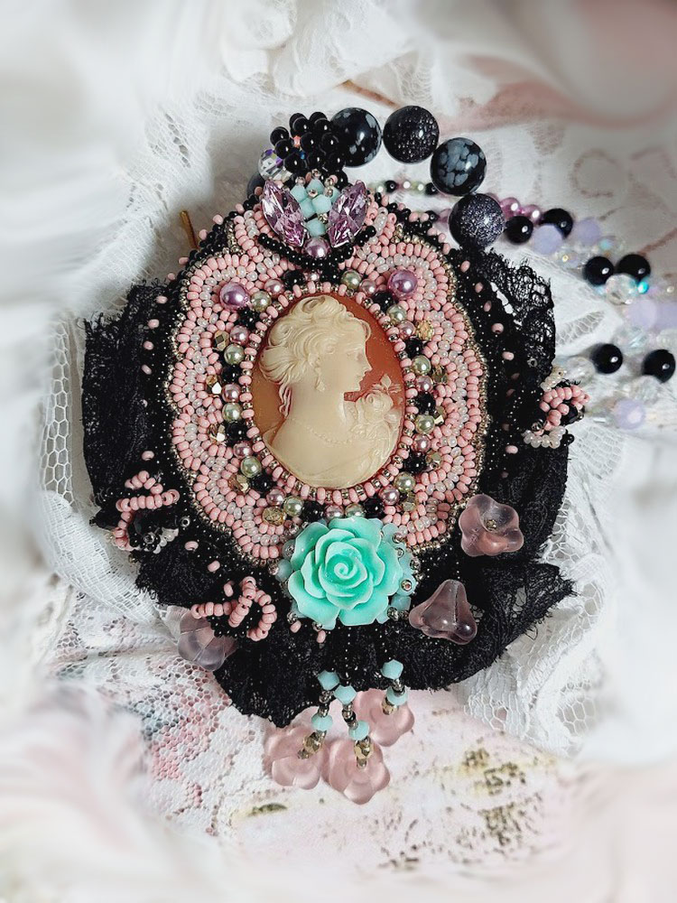 Colar de pingente Marquise bordado com p&eacute;rolas, uma renda muito bonita, uma j&oacute;ia sumptuosa 