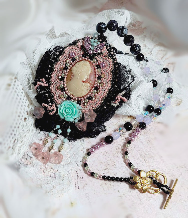 Colar de pingente Marquise bordado com p&eacute;rolas, uma renda muito bonita, uma j&oacute;ia sumptuosa 