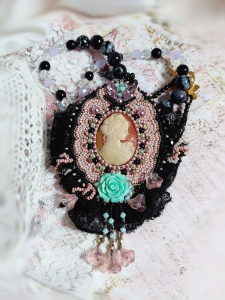 Colar de pingente Marquise bordado com p&eacute;rolas, uma renda muito bonita, uma j&oacute;ia sumptuosa 