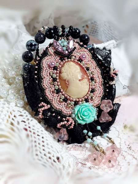 Colar de pingente Marquise bordado com p&eacute;rolas, uma renda muito bonita, uma j&oacute;ia sumptuosa 