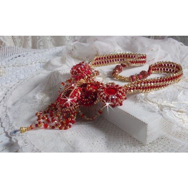 Colar de rubi bordado com ágata vermelha e contas de coral semi-preciosas em estilo Haute-Couture
