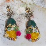 BO Jade Flowers criadas com cabochons ovais malaio Jade, cristais Swarovski, contas de resina, flores de vidro com acessórios de qualidade 