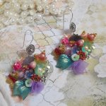 BO Grinalda de Primavera de Chic Wreath criada com várias flores, pérolas de Murano, cristais, vários acessórios e ganchos de orelha em Prata 925/1000
