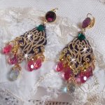BO Asiane criada com gotas de cristal Swarovski, rendas Violeta dos anos 50 e contas de vidro