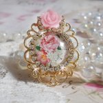 Bouquet anel dos namorados com um cabochon de rosa, uma rosa de resina e uma corrente de cristal Swarovski