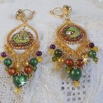 BO Lua veneziana bordada com fita de seda de cor camaleão, cristais Swarovski e missangas mágicas
