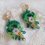 BO Íris Verde BO bordada com algodão DMC verde esmeralda e gotas de cristal Swarovski