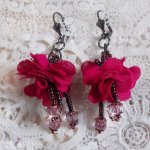 BO Belle Hélène criada com uma flor de tecido fúcsia, facetas de Bronze Cristal Antigo e rocailles