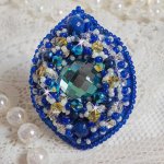 Anel Blue Palace, um desenho autêntico com contas azuis de sementes e cristais Swarovski
