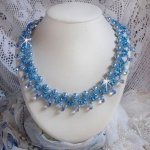 Colar Azur claro com pérolas de cristal Swarovski e gotas de vidro