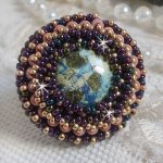 Bonjour Paris anel bordado com um cabochon de resina marmoreada e contas de sementes Miyuki
