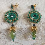 BO Charnelle bordado com contas redondas e cabochões Swarovski, gotas facetadas e contas de sementes