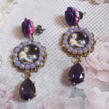 BO La Lavendière criado com cabochões de lupa, cristais PureCrystal, cabochões de resina, banhados a ouro e acessórios de latão de bronze