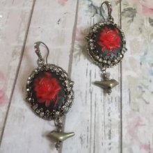 BO Loly Roses criado com cabochons de resina, corrente de rhinestone de cristal com acessórios de bronze