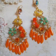 BO Roseraie Orange Roses criado com strass Swarovski e cabochons, flores, adagas cor de laranja, cabochons de vidro e acessórios de qualidade