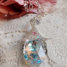 Colar de Flores de Prata com um belo pingente de cristal Swarovski, um encaixe em forma de coração de prata com corrente, anéis, fecho e corrente de extensão em Prata 925/1000