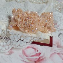 Pulseira Idylle Beauty bordada com cristais Swarovski, facetas, contas redondas, contas de sementes com um fecho e corrente dourados