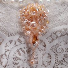 Broche de beleza Idylle bordado com cristais Swarovski, pérolas redondas e pérolas de sementes