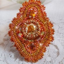 Anel Rumba bordado com um belo cristal Swarovski laranja, facetas e missangas de sementes Miyuki