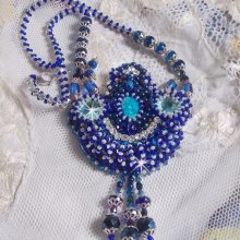 Colar Paris Divine bordado com cristais Swarovski, contas de cristal boémio e missangas de sementes 