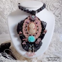 Colar de pingente Marquise bordado com pérolas, uma renda muito bonita, uma jóia sumptuosa 