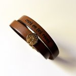 Bracelet double tour en cuir personnalisable décoré d'un arbre de vie doré 