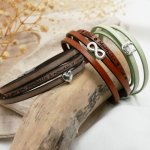 Bracelete em pele multi-voltas personalizável com motivo de estrela, infinito ou coração 