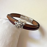 Bracelet manchette Tortue aux cuirs croisés à personnaliser