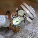 Relógio pulseira de couro 2 ou 3 cartuchos com pérola e pingente