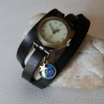 Relógio pulseira de couro com balança azul cabochon