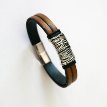 Pulseira de couro castanho com forro de metal entrançado e fecho magnético