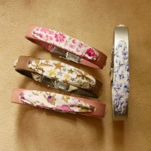 Pulseira Florâme personalizada com fita liberty e a sua escolha de pele