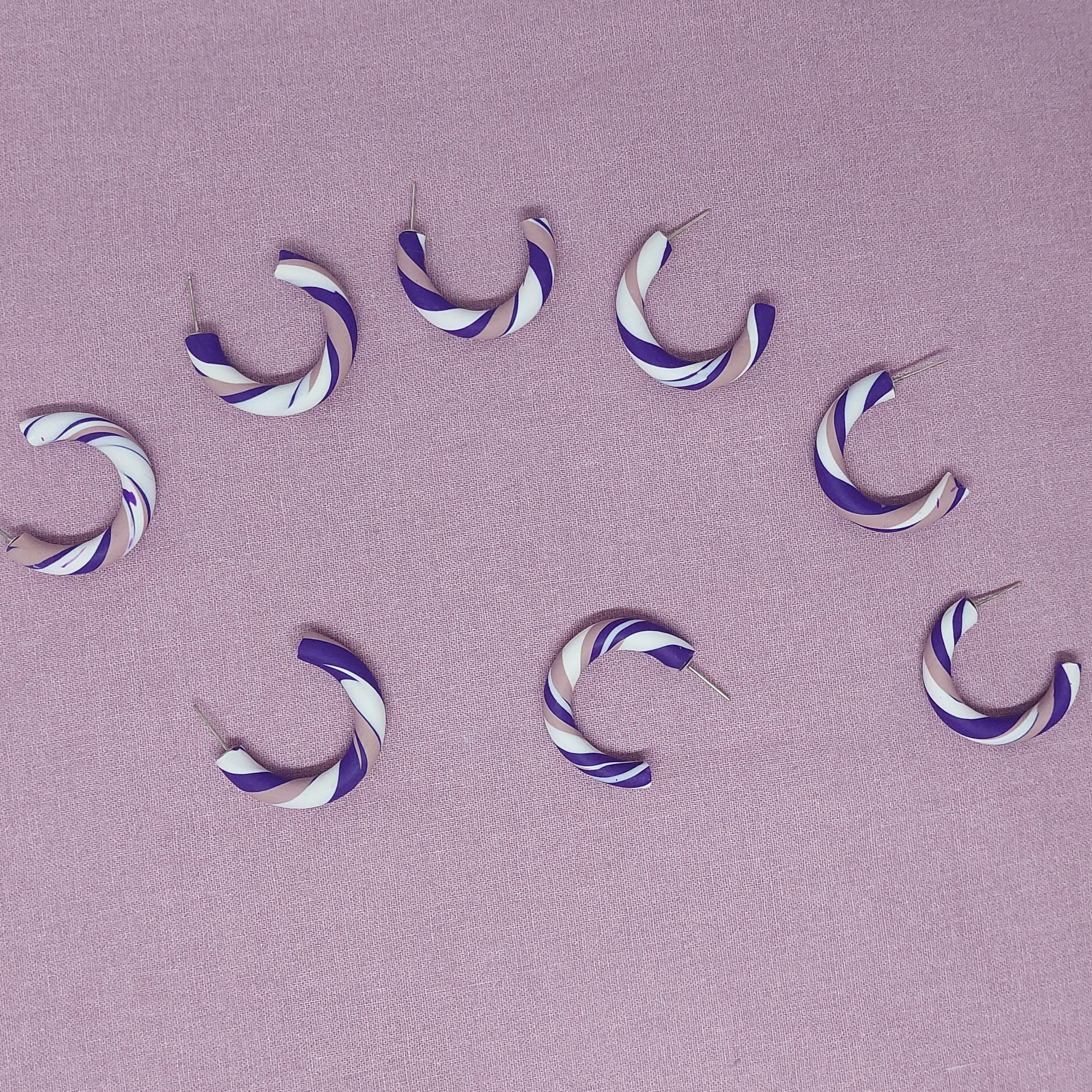 Cr&eacute;oles m&eacute;lang&eacute;es violettes, roses et blanches