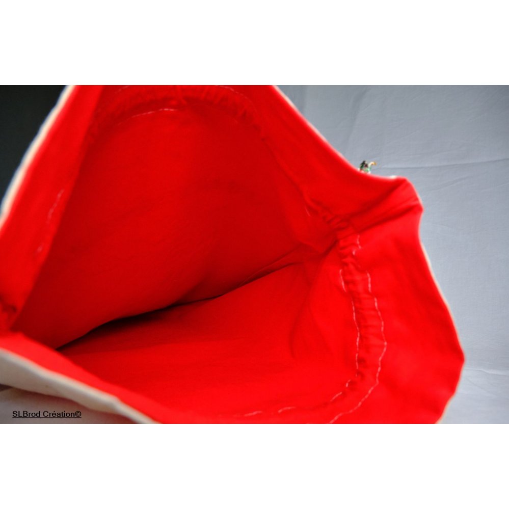 Coelhinho de Natal com Presente Vermelho de tamanho grande