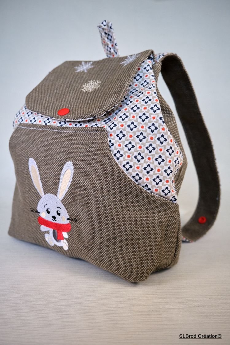 Mochila de criança bordada com lenço de coelho vermelho para personalizar