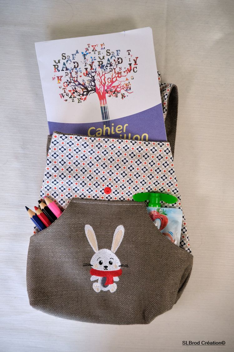Mochila de criança bordada com lenço de coelho vermelho para personalizar