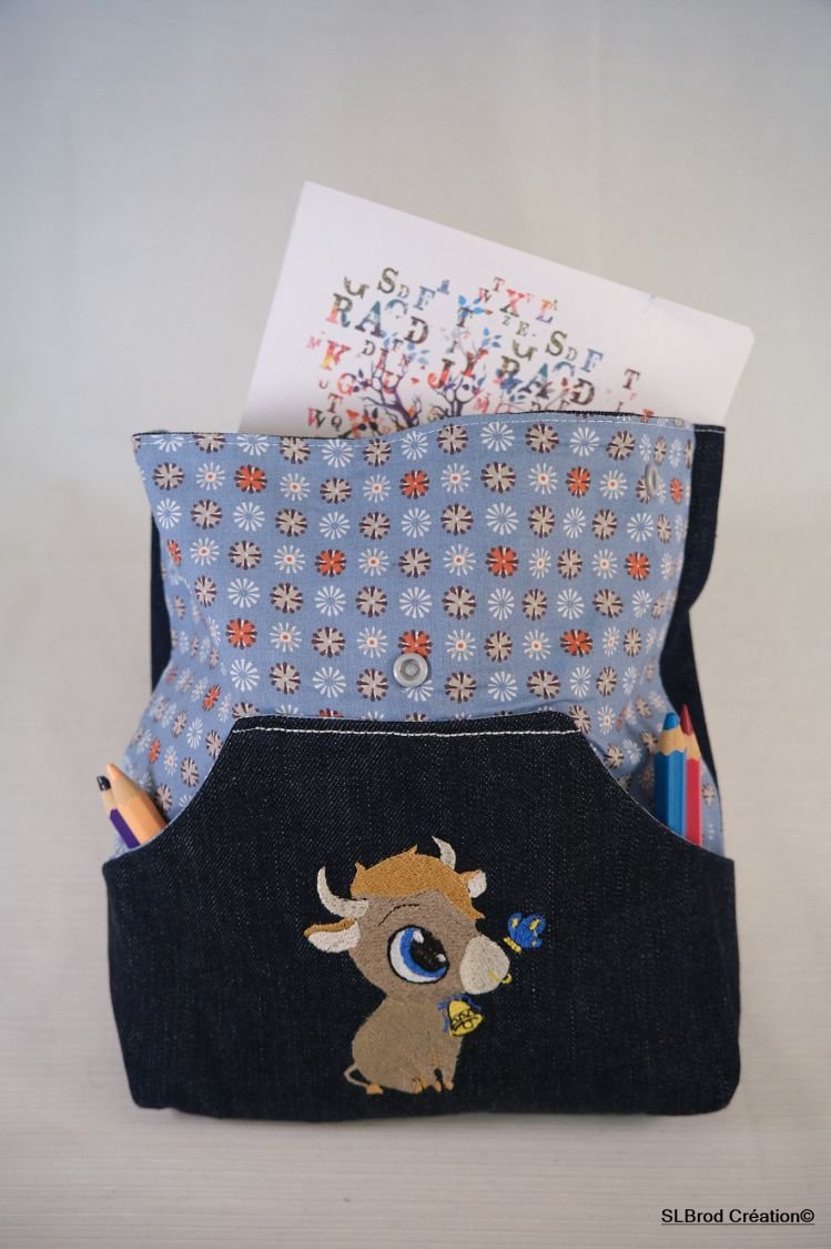 Mochila infantil bordada com touro de calças de ganga, personalizável