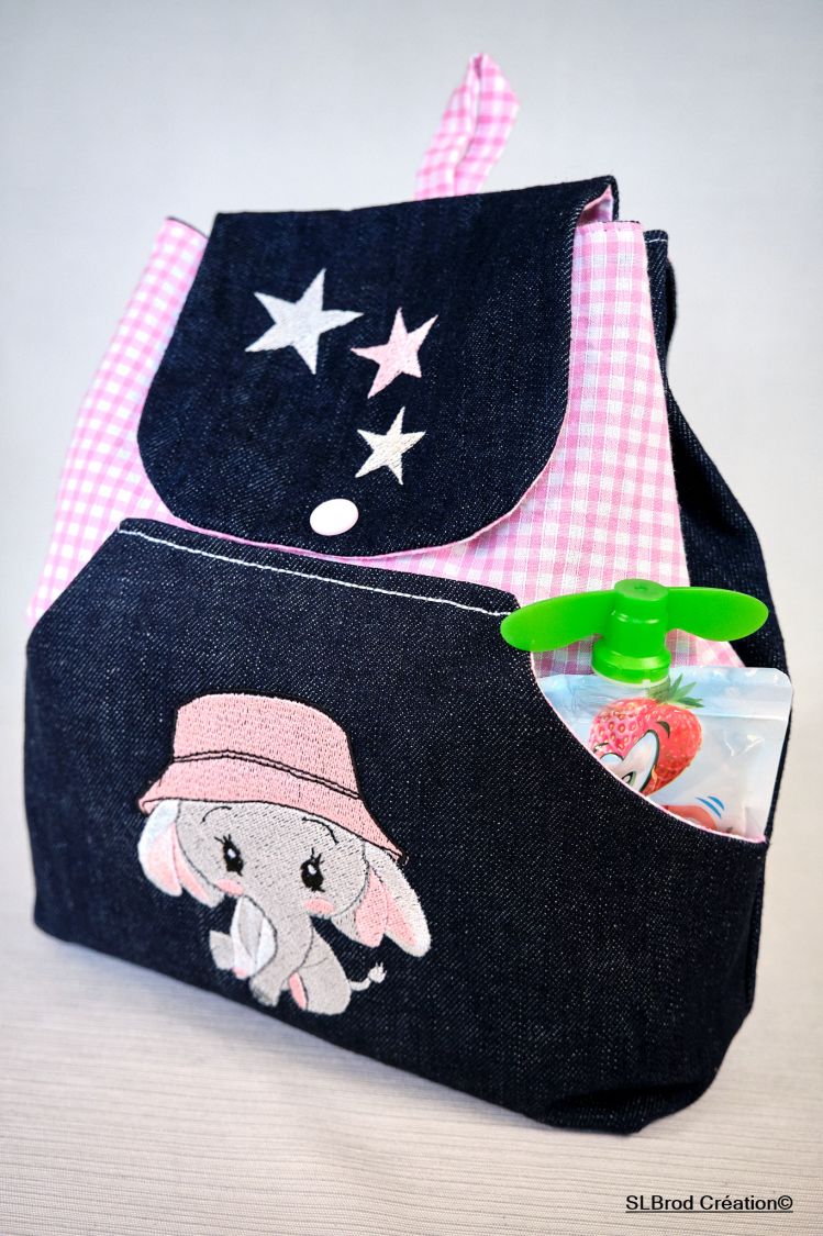 Mochila de criança bordada com chapéu rosa, personalizável