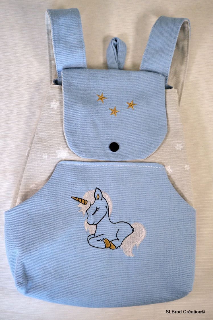 Mochila bordada de unicórnio e estrelas para crianças