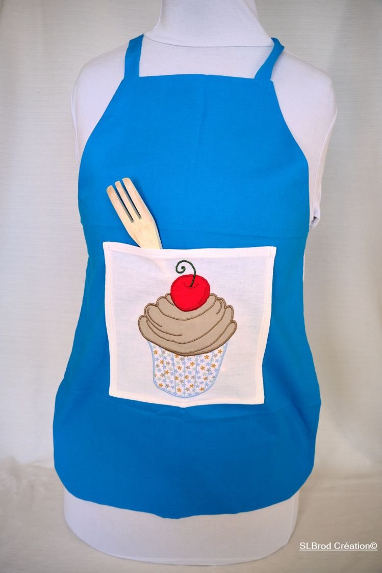 Bolo de avental infantil bordado