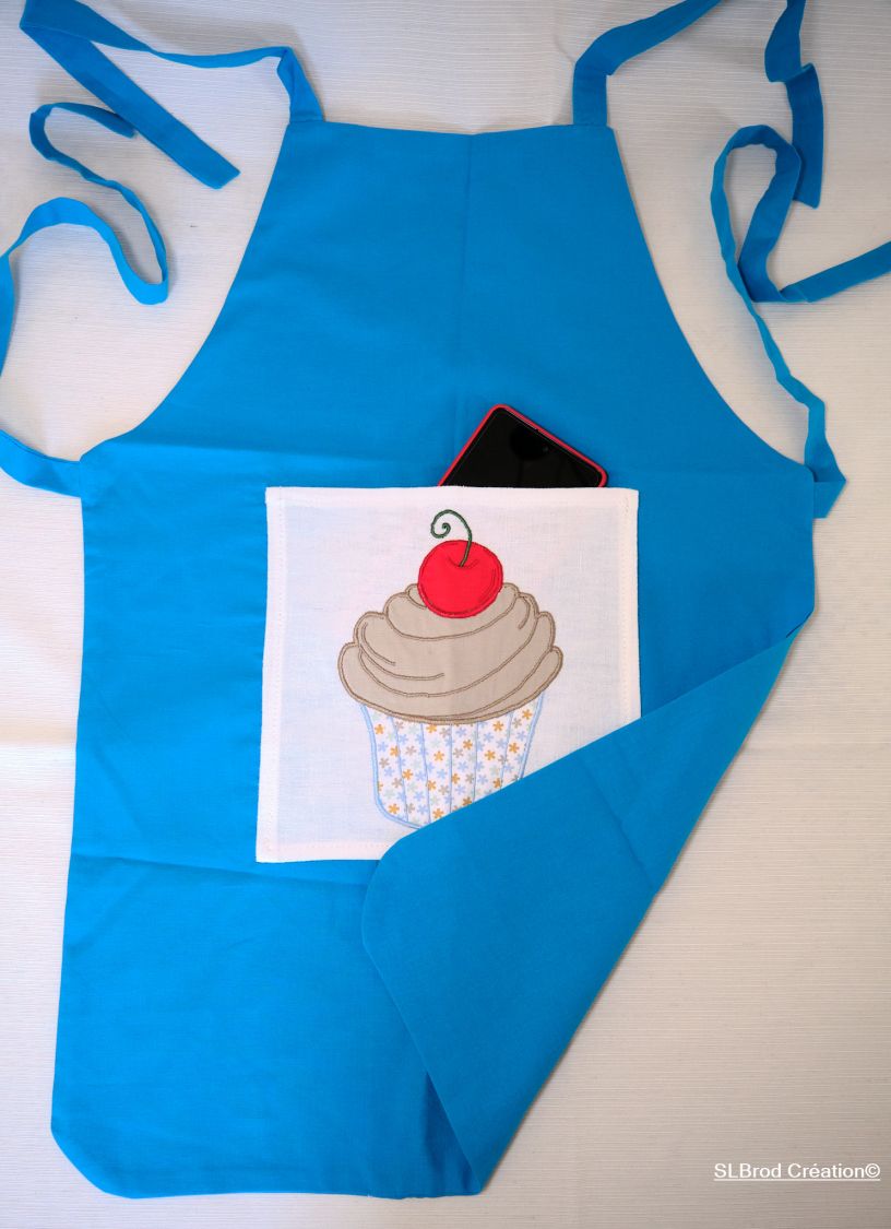 Bolo de avental infantil bordado