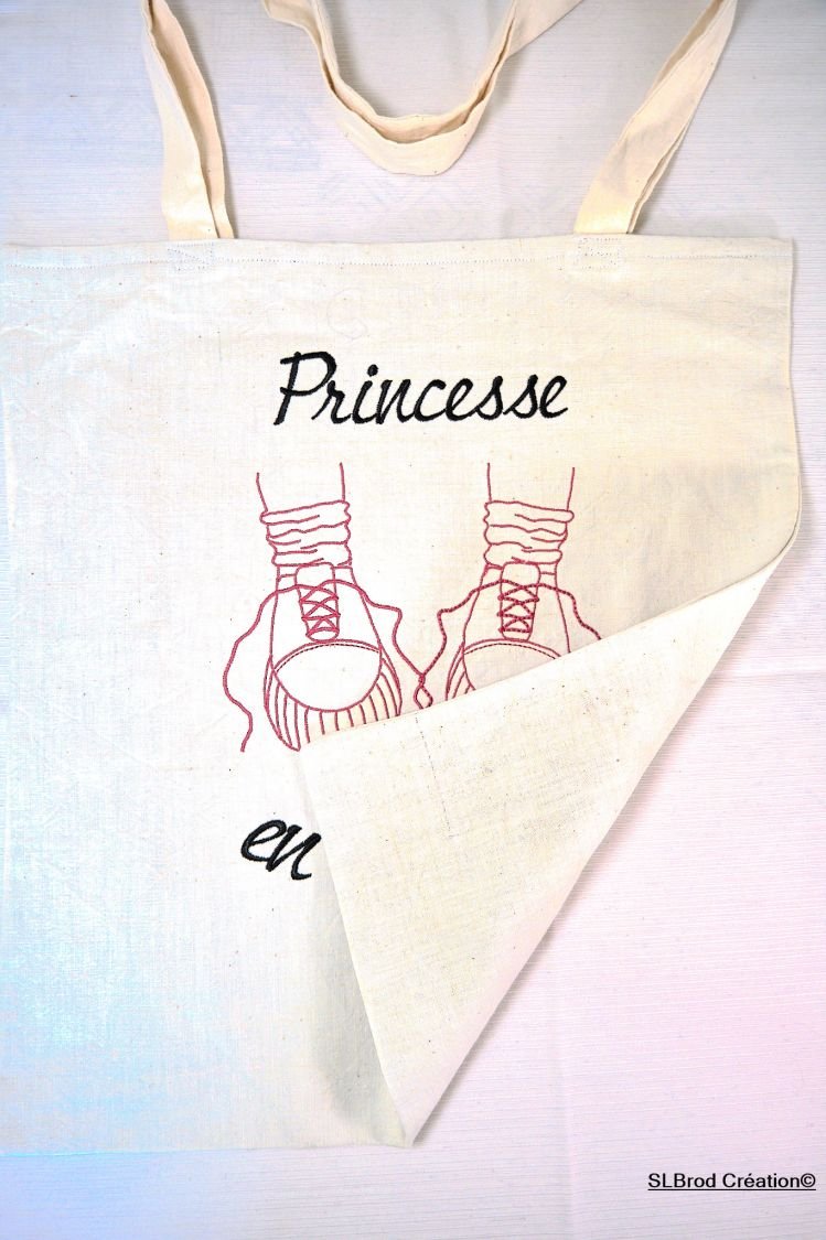 Princesa de Saco Tote bordado com ténis