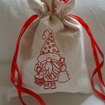 Pequeno saco de Natal do gnomo vermelho