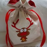 Pequeno saco de Natal de renas
