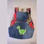 Mochila de criança bordada com dinossauro e cera para ser personalizada com o seu nome